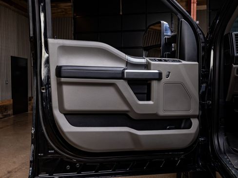 Used 2020 Ford F250 XLT w/ XLT Premium Package image 32