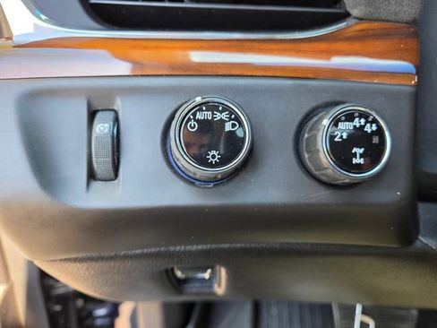 Used 2017 Cadillac Escalade ESV Premium Luxury AWD/4WD image 10