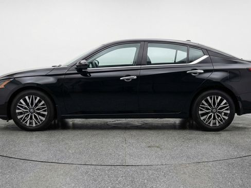Used 2025 Nissan Altima 2.5 SV image 5
