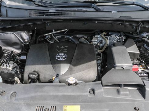 Used 2018 Toyota Highlander Plus FWD image 27