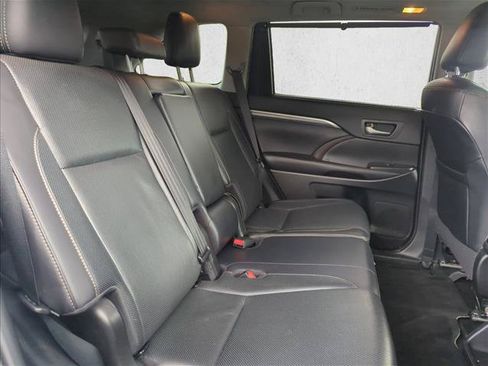 Used 2019 Toyota Highlander Limited FWD image 29