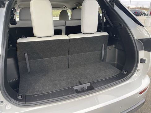 Used 2025 Mitsubishi Outlander SE image 15