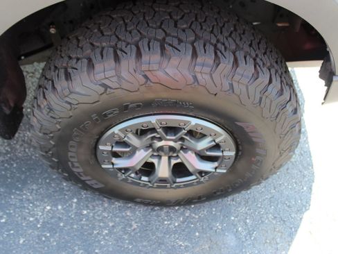 Used 2022 Ford F150 Raptor w/ Raptor 37 Performance Package AWD/4WD image 11
