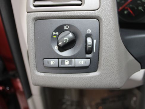 Used 2011 Volvo V50 T5 image 7