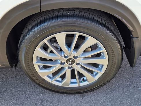 Certified 2025 INFINITI QX50 Luxe AWD/4WD image 10