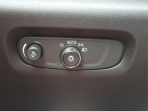 Used 2023 Chevrolet Traverse Premier AWD/4WD image 18