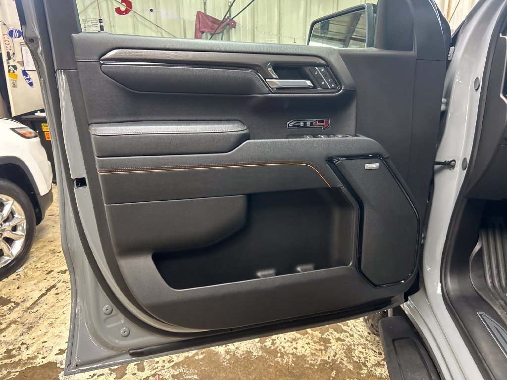 Used 2025 GMC Sierra 1500 AT4 w/ AT4 Premium Package AWD/4WD image 15