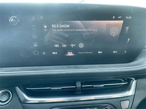 Used 2025 Buick Envista Preferred w/ Advanced Safety Package image 23