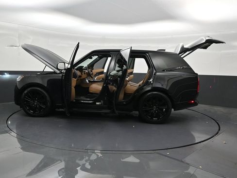 Used 2025 Land Rover Range Rover SE AWD/4WD image 33