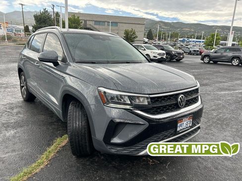 Used 2022 Volkswagen Taos SE w/ IQ.Drive SE Package AWD/4WD image 1