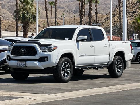 Used 2018 Toyota Tacoma TRD Sport w/ Technology Package RWD image 7