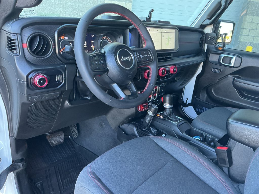 Used 2024 Jeep Wrangler Unlimited Rubicon AWD/4WD image 27