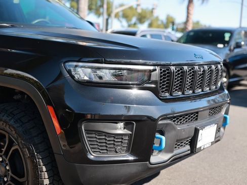 Used 2022 Jeep Grand Cherokee Trailhawk w/ Advanced Protech Group II AWD/4WD image 7