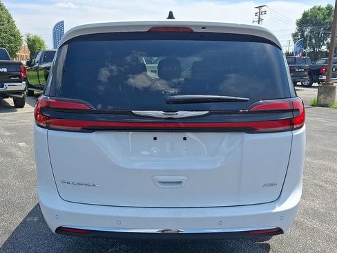 New 2025 Chrysler Pacifica Select AWD/4WD image 6