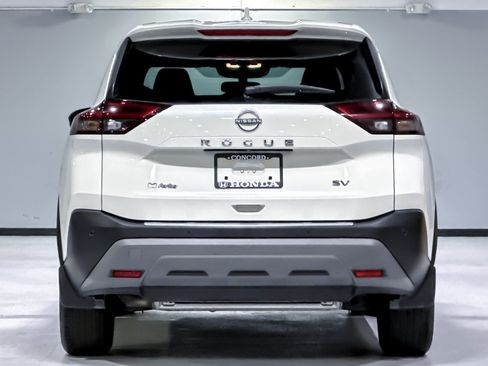 Used 2023 Nissan Rogue SV FWD image 9