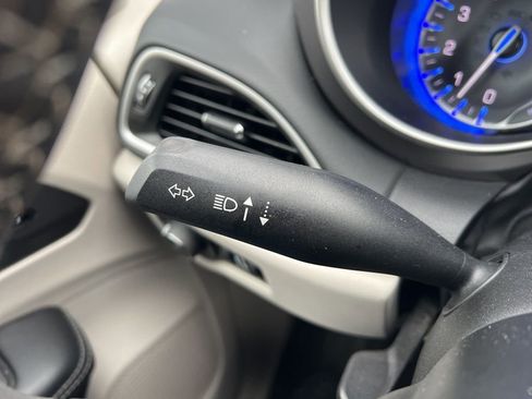 Used 2023 Chrysler Pacifica Touring-L image 14