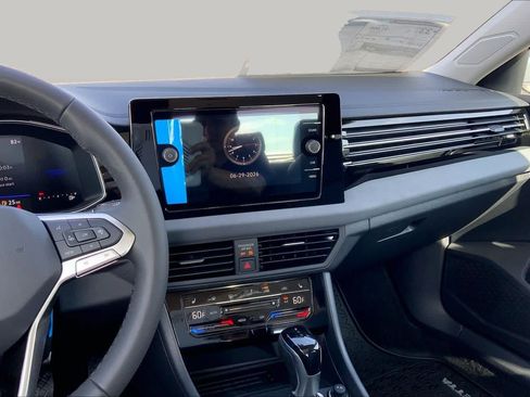 New 2026 Volkswagen Jetta SE FWD image 6
