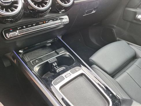 Used 2024 Mercedes-Benz EQB 300 4MATIC image 10