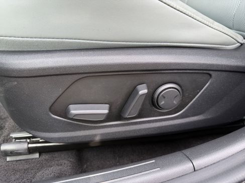 Used 2025 Hyundai Elantra Limited image 23