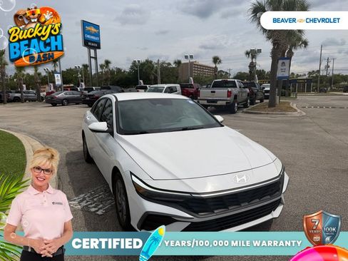 Used 2024 Hyundai Elantra SEL FWD image 2