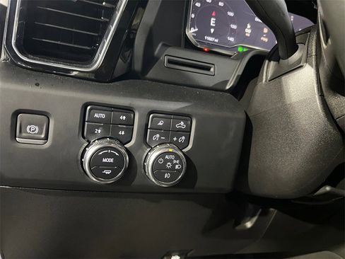 Used 2024 GMC Sierra 3500 Denali image 39