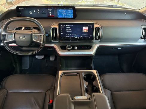 Used 2025 Ford Expedition Max Platinum AWD/4WD image 18