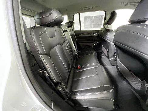 Used 2022 Jeep Grand Cherokee Limited AWD/4WD image 25