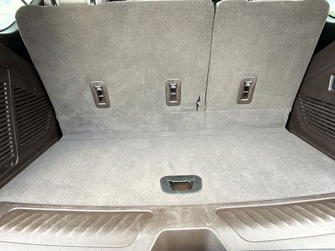 Used 2021 GMC Yukon SLT w/ SLT Luxury Plus Package RWD image 12