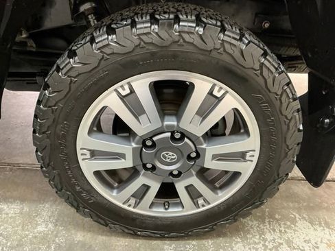 Used 2018 Toyota Tundra Platinum image 11