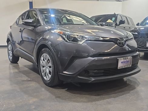 Used 2019 Toyota C-HR LE FWD image 3