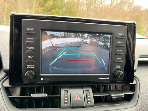 Used 2022 Toyota RAV4 XLE Premium image 18