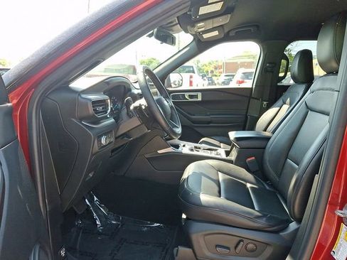Used 2020 Ford Explorer XLT w/ Equipment Group 202A AWD/4WD image 13