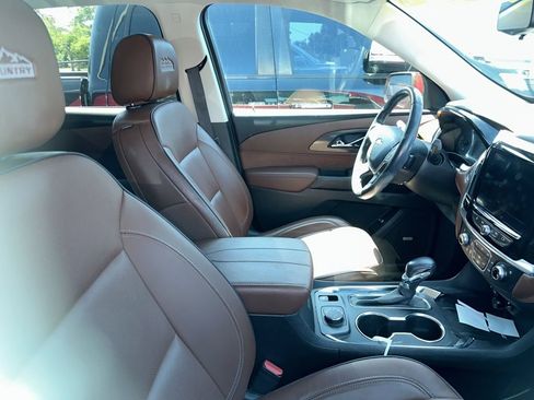 Used 2021 Chevrolet Traverse High Country image 3