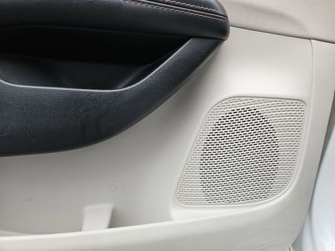 Used 2017 Chrysler Pacifica Touring-L image 15