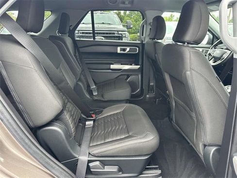 Used 2021 Ford Explorer XLT image 9