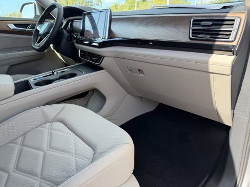 New 2026 Volkswagen Atlas SE image 10