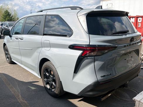 Used 2026 Toyota Sienna XLE Woodland Edition AWD/4WD image 9