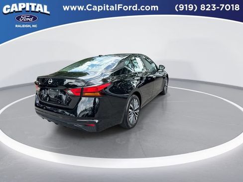 Used 2025 Nissan Altima 2.5 SV FWD image 8