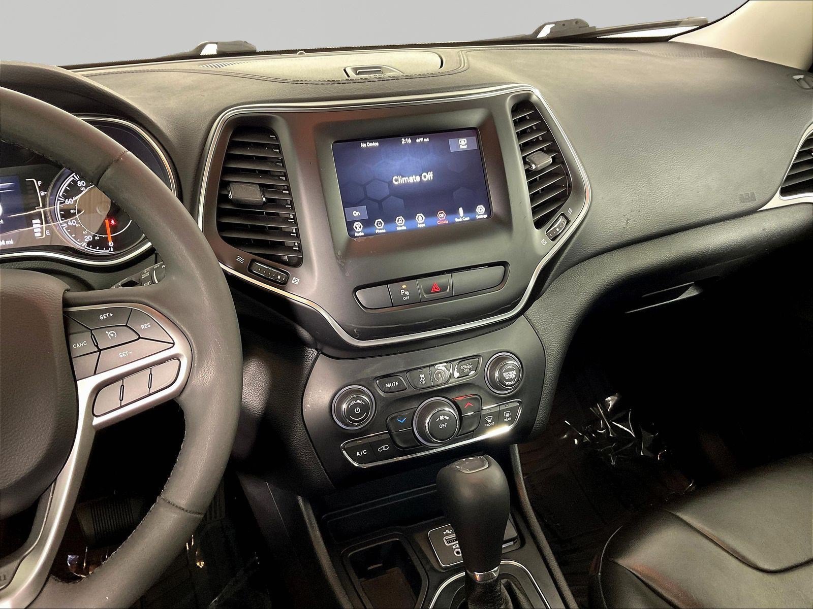 Used 2020 Jeep Cherokee Latitude Plus FWD image 9