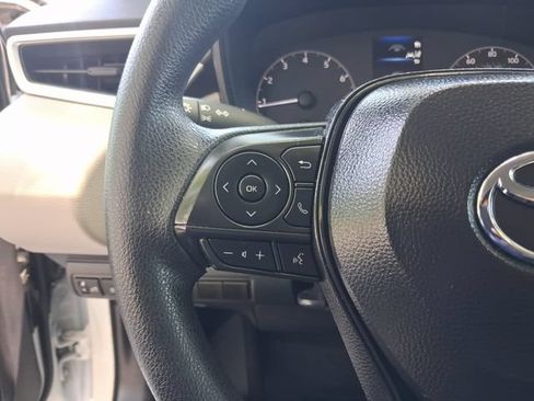 Used 2025 Toyota Corolla LE FWD image 17