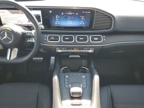 Used 2024 Mercedes-Benz GLS 580 4MATIC image 32