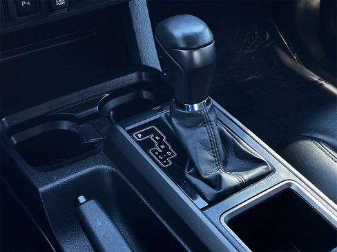 Used 2022 Toyota Tacoma TRD Off-Road w/ TRD Premium Off Road Package image 17