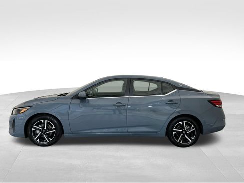 Used 2024 Nissan Sentra SV FWD image 2