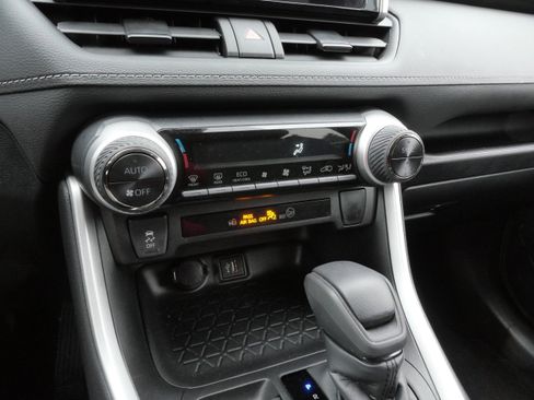 Certified 2025 Toyota RAV4 LE image 24