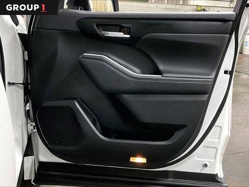 Certified 2022 Toyota Highlander XLE image 22