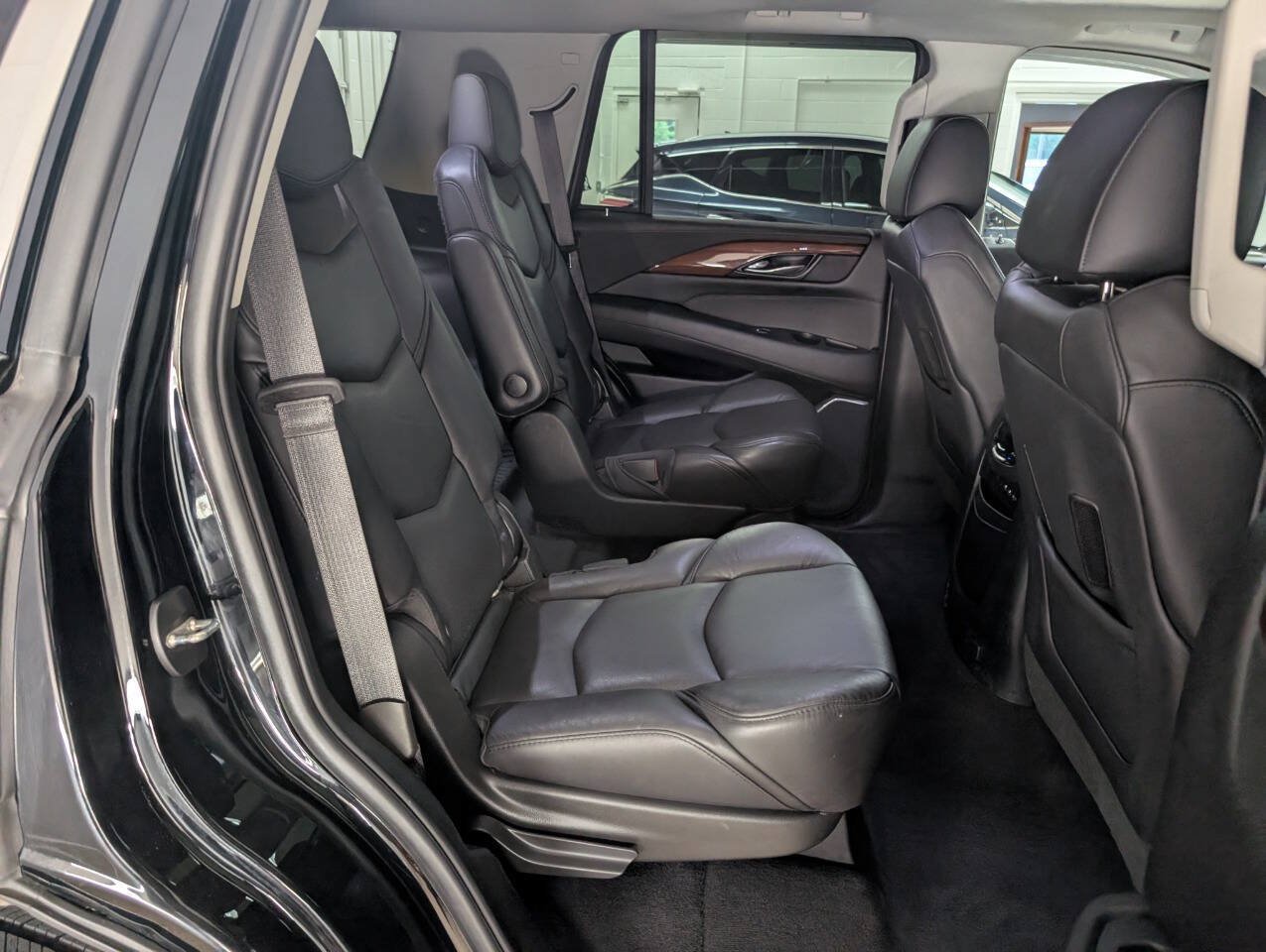 Used 2018 Cadillac Escalade Premium Luxury AWD/4WD image 21