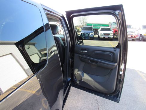 Used 2013 GMC Yukon XL Denali image 28