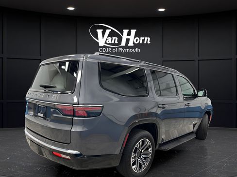 Used 2023 Jeep Wagoneer 4WD w/ Premium Group I image 7