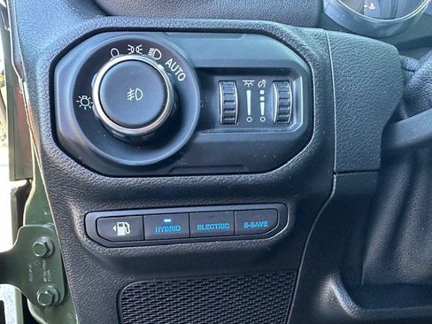 Used 2021 Jeep Wrangler Sahara w/ Cold Weather Group image 12