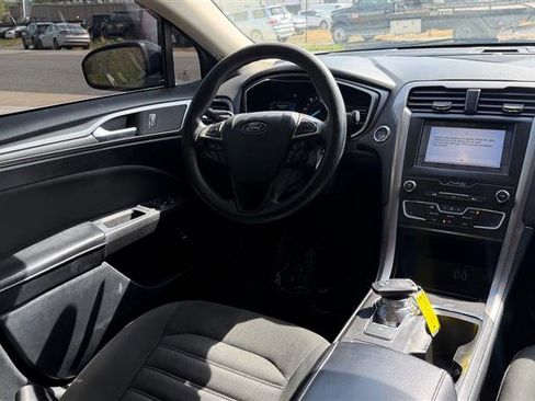 Used 2019 Ford Fusion SE image 15